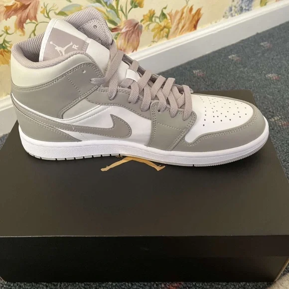 Nike Air Jordan 1 Mid Linen. Shoes - Shoes